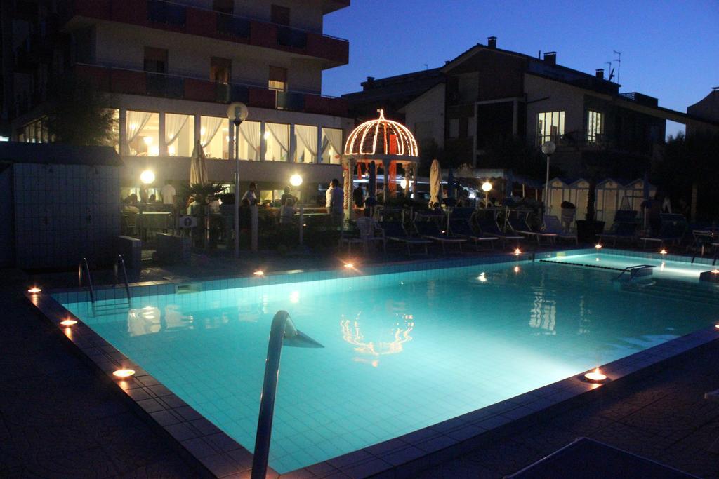 Hotel Casadei ファーノ エクステリア 写真