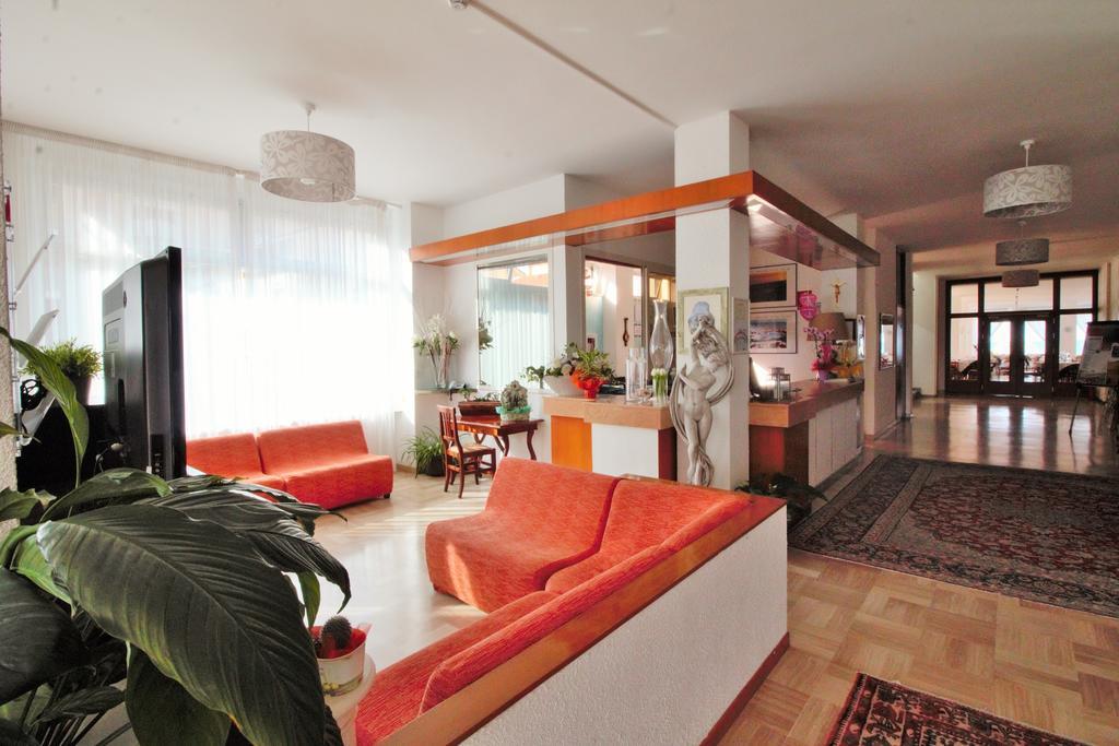Hotel Casadei ファーノ エクステリア 写真
