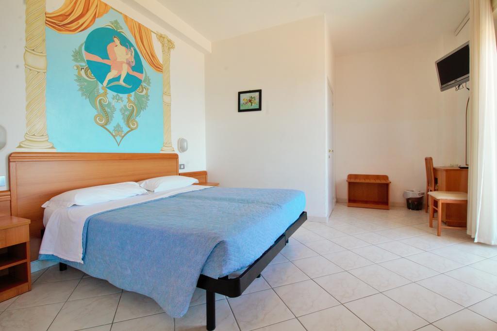 Hotel Casadei ファーノ 部屋 写真