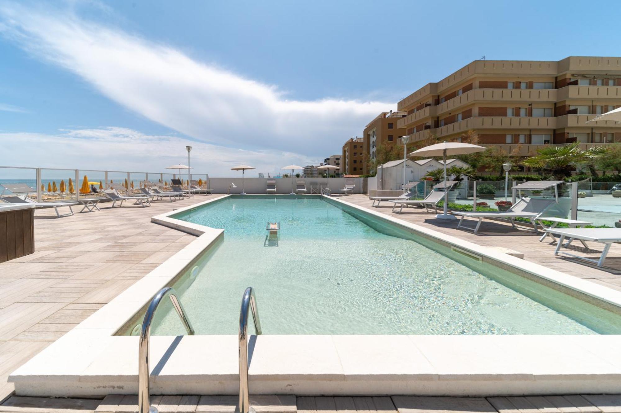 Hotel Casadei ファーノ エクステリア 写真